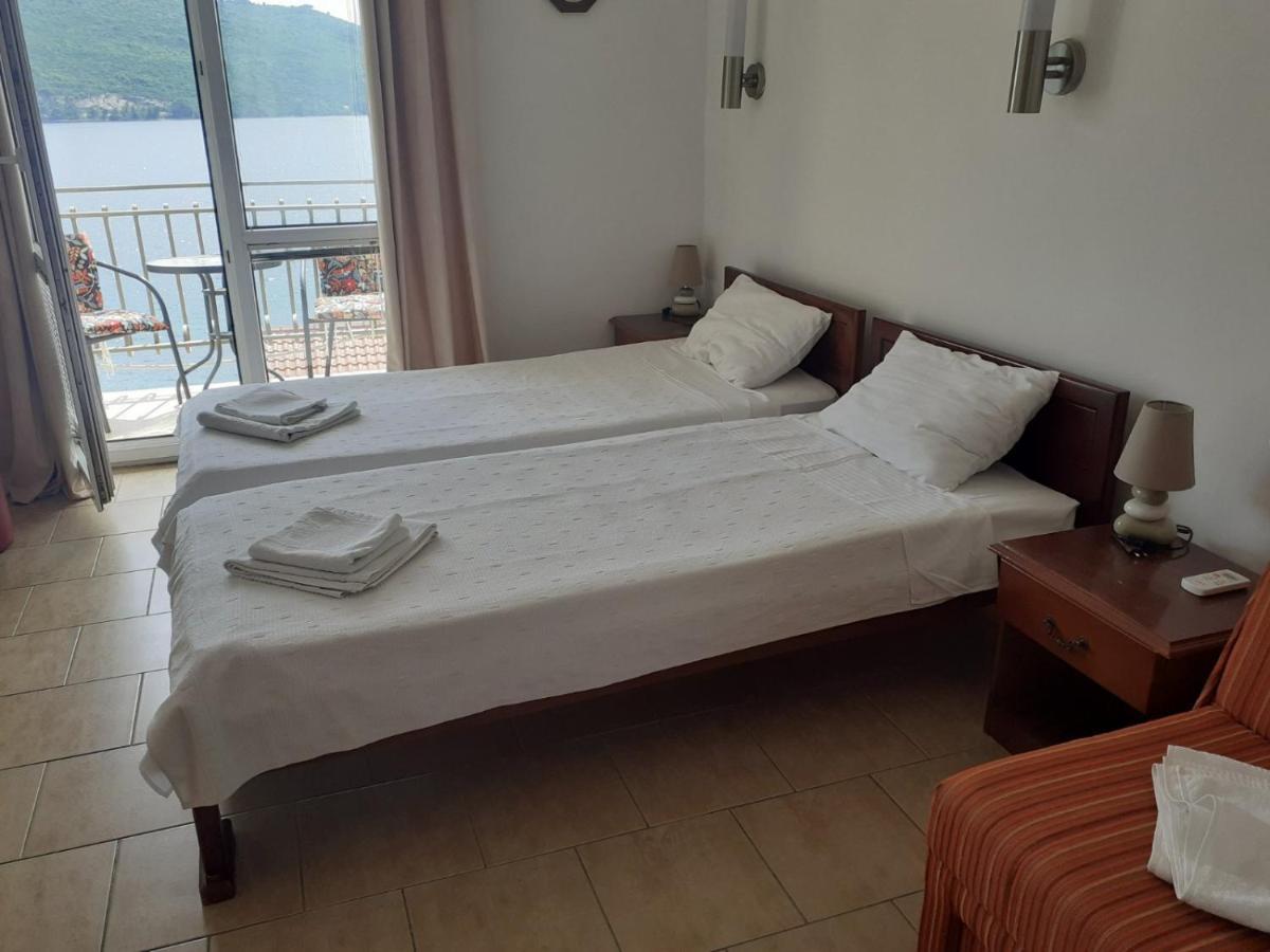 Villa Angelina Kumbor Exterior photo