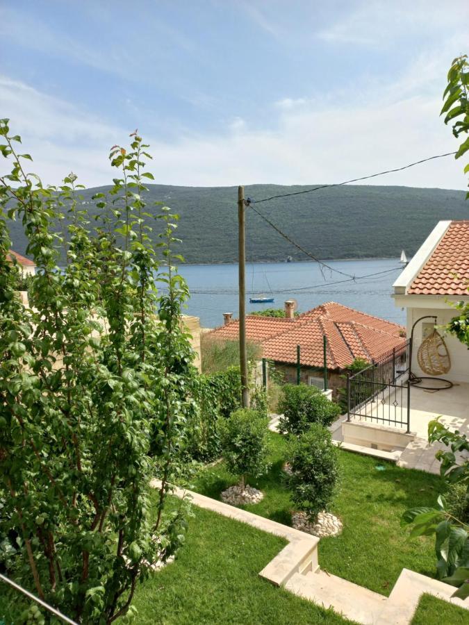 Villa Angelina Kumbor Exterior photo