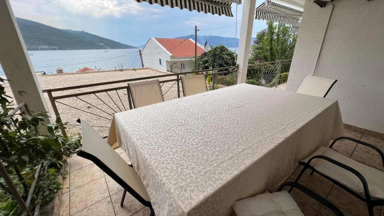 Villa Angelina Kumbor Exterior photo